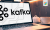 A imagem mostra um notebook com o logo do kafka. Mas você sabe o que é Apache Kafka? Leia o artigo para descobrir